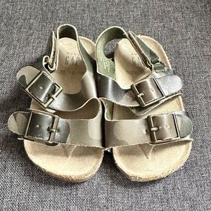 Baby Gap boys camo sandals
